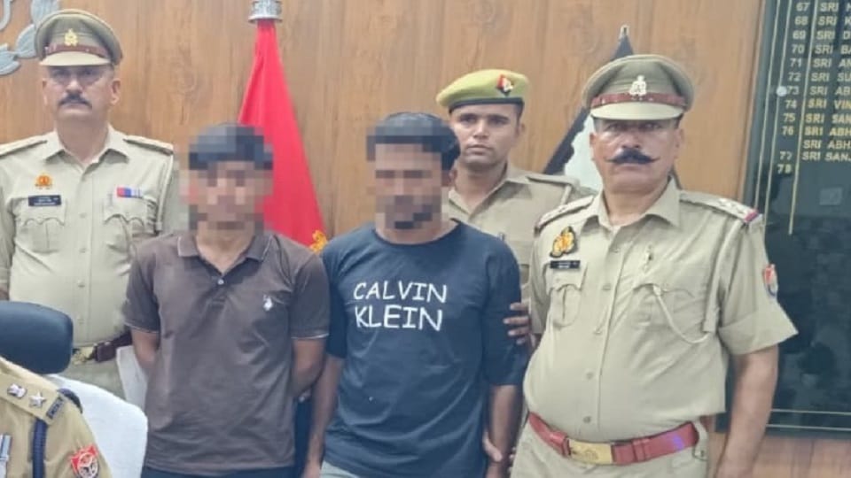 Muzaffarnagar: Two miscreants arrested after an encounter; they used to jam cards in ATMs using glue and empty