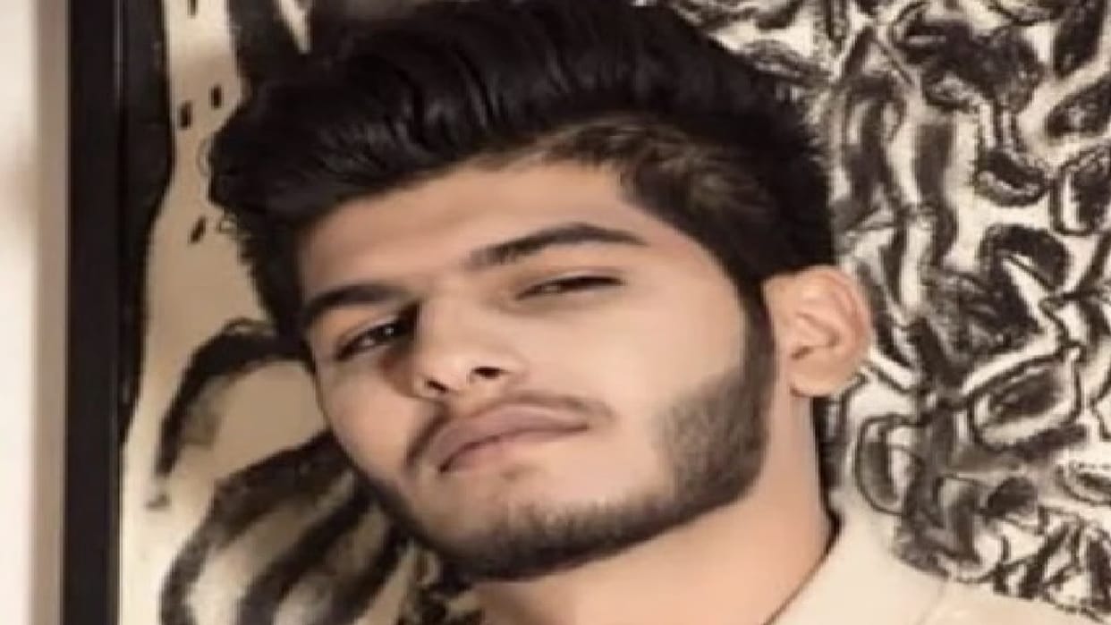 A reward of Rs 5,000 has been announced for Shoaib Dhebar, who demanded extortion money in name of Lawrence Bi