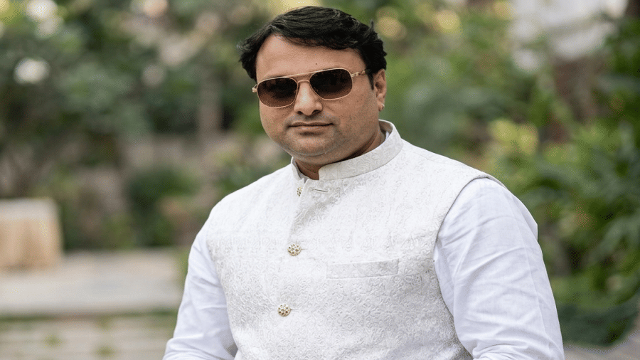 indore-aerodrome-road-accident-trader-dies-after-metro-divider-crash