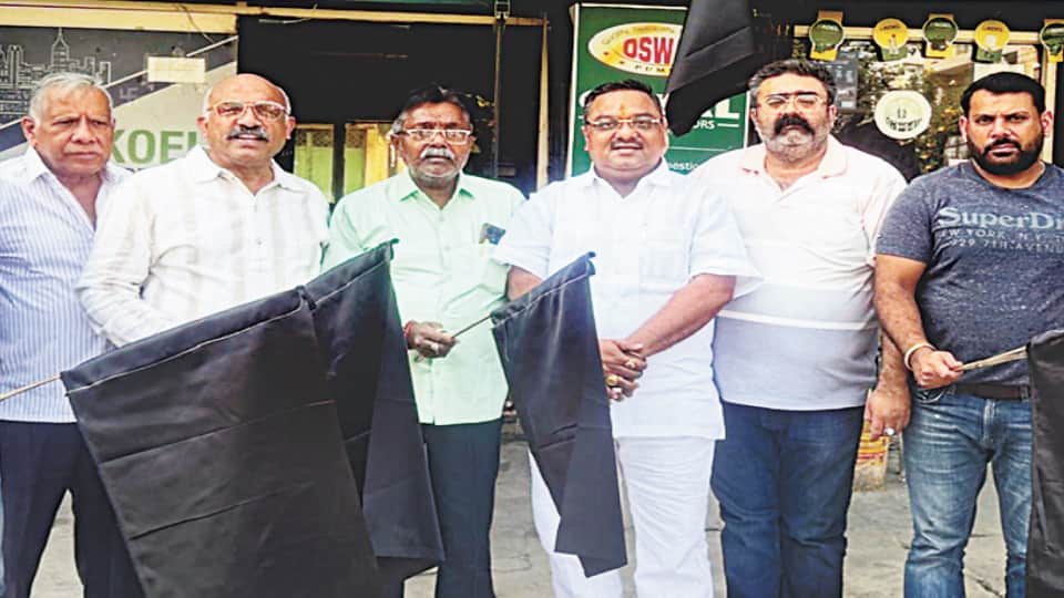Black Flags Put Up From Begum Pul to Lal Kurti as Meerut Traders Oppose Demolition Action