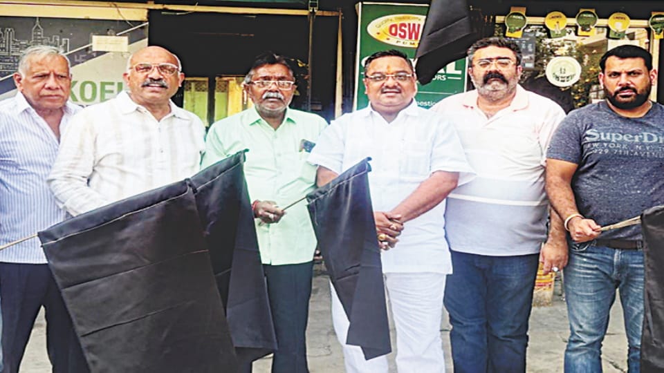 Black Flags Put Up From Begum Pul to Lal Kurti as Meerut Traders Oppose Demolition Action