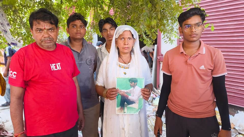 Family of missing youth create ruckus outside Sant Premanand ashram at vrindavan in mathura