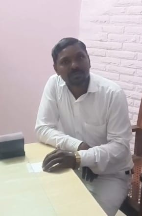 Lucknow: Tout caught at LDA; victim hands him over to police.