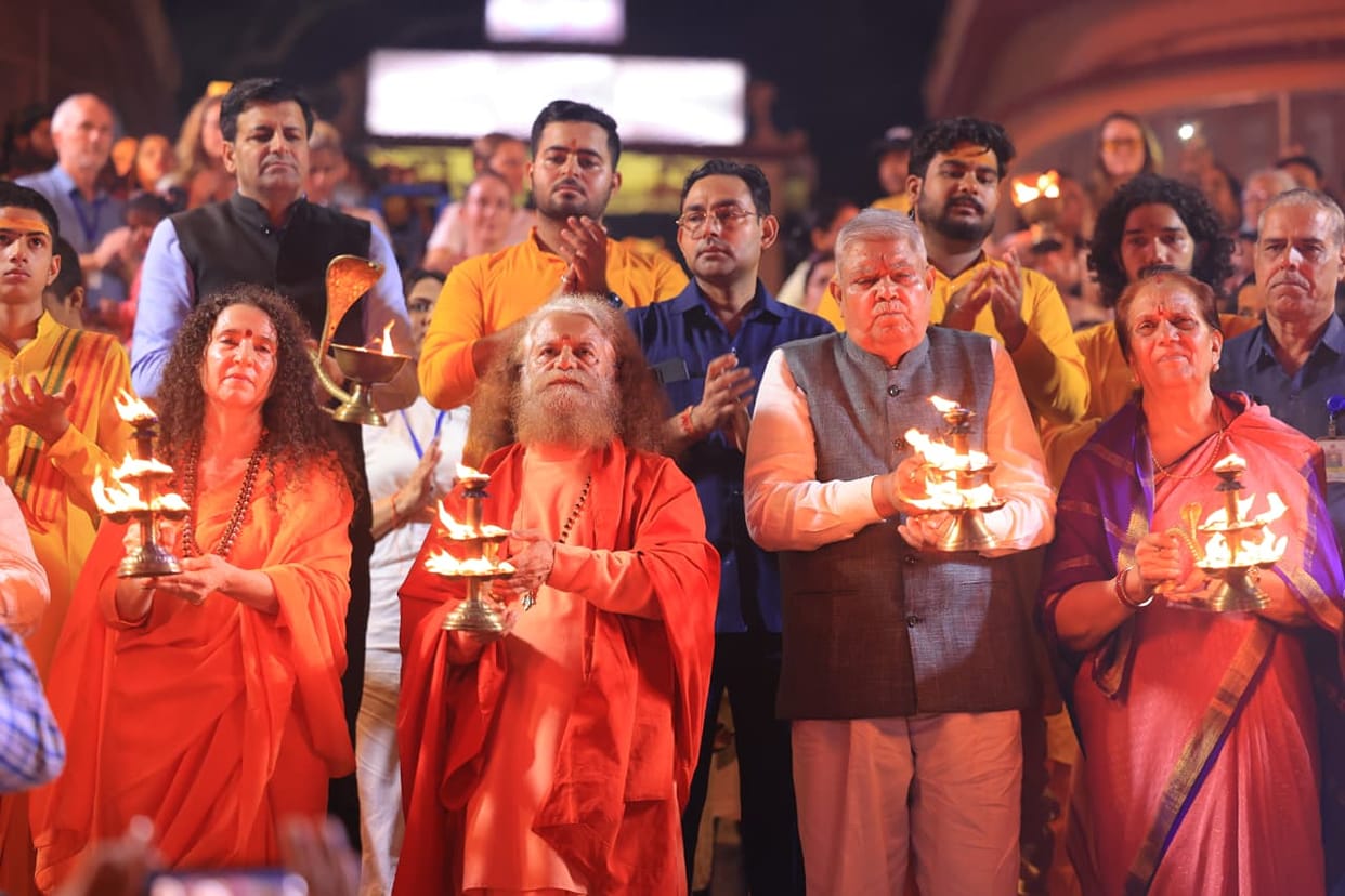 Rishikesh: Former Vice President Jagdeep Dhankhar attended the Ganga Aarti and prayed for the nation's prosper