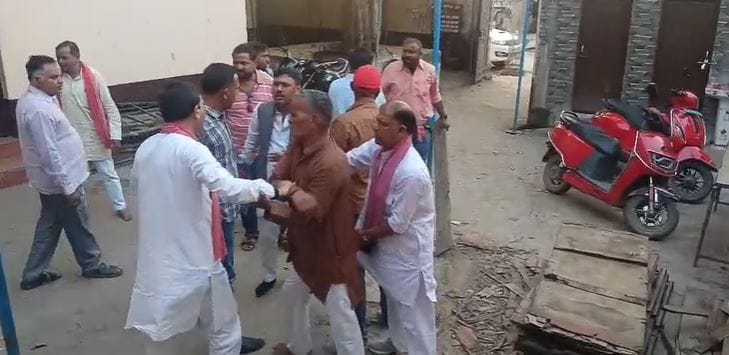 Two SP Leaders Clash During Meeting Over CEC Protest Strategy Video Goes Viral