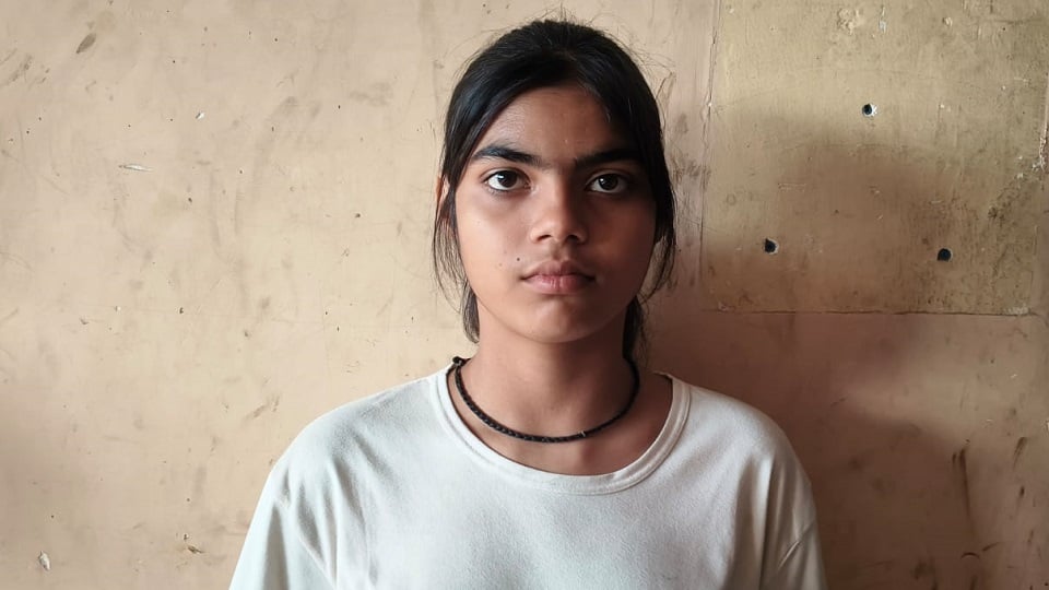 कमिश्नर सर: मां को काम दिला दो, वरना हम भूखे मर जाएंगे, हमारे पापा नहीं हैं