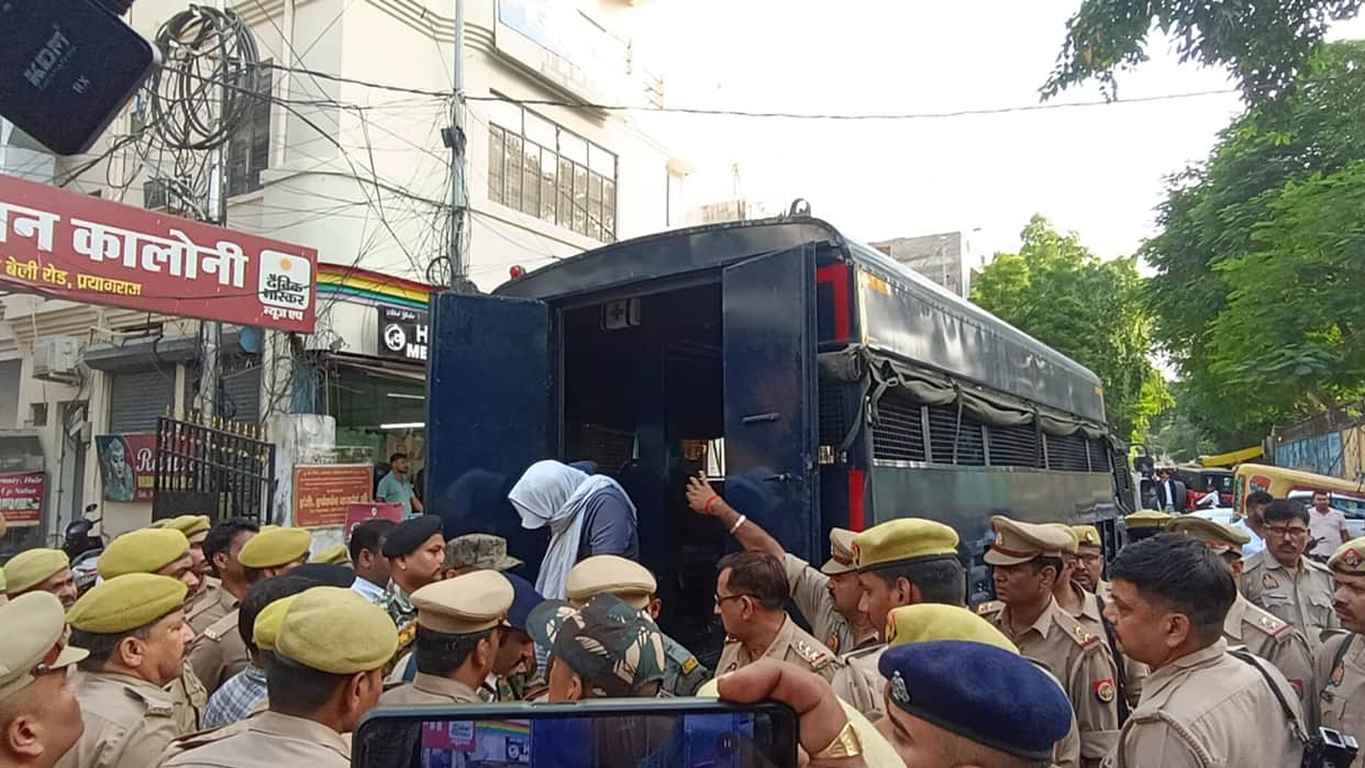Umesh Pal murder case: Mafia don Atiq's shooter Arman produced in court; a reward of ₹5 lakh has been announce