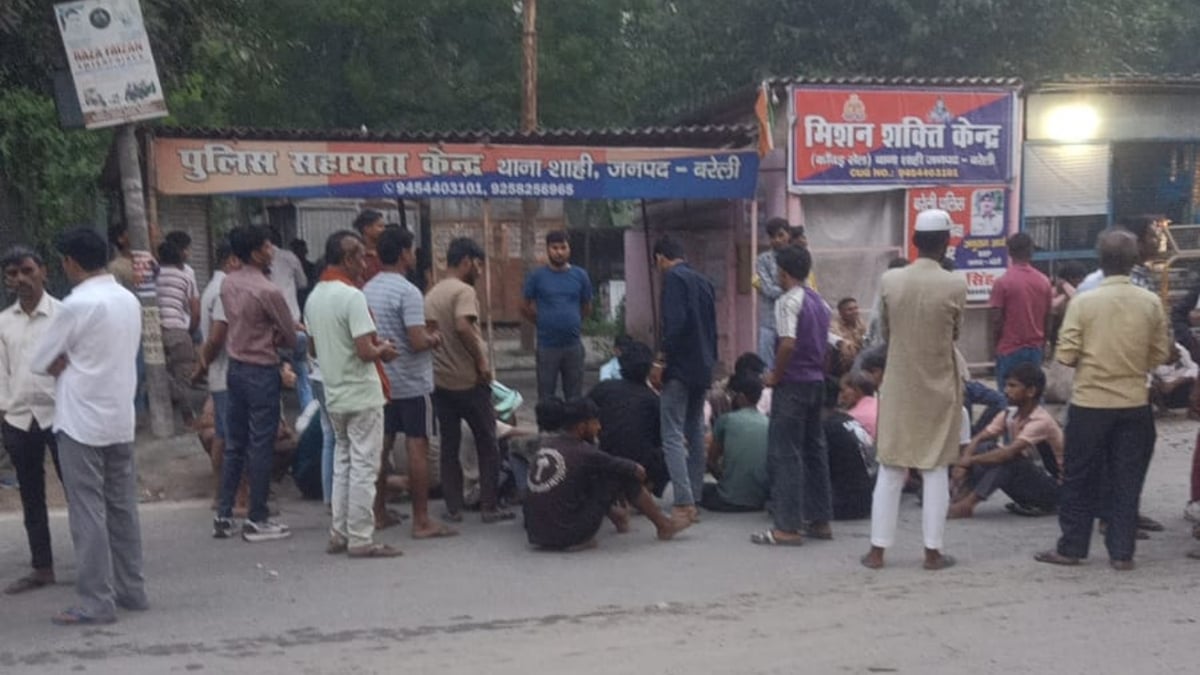 बरेली: अमौर मेले में दरोगा और कमेटी अध्यक्ष के बीच मारपीट, गुस्साए लोगों ने थाने का किया घेराव