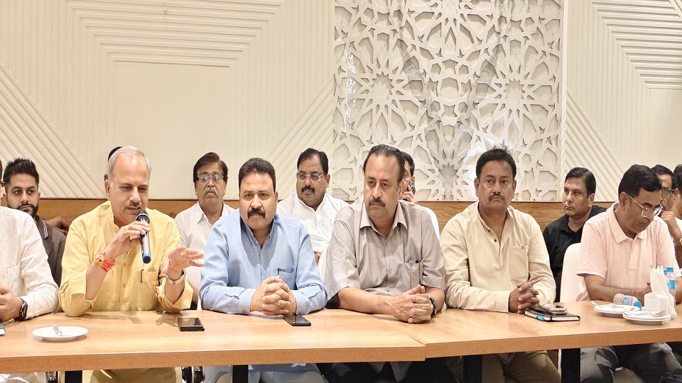 अलीगढ़: तीनों होटलों की खुली सील, कोल विधायक बोले-उत्पीड़न बर्दाश्त नहीं