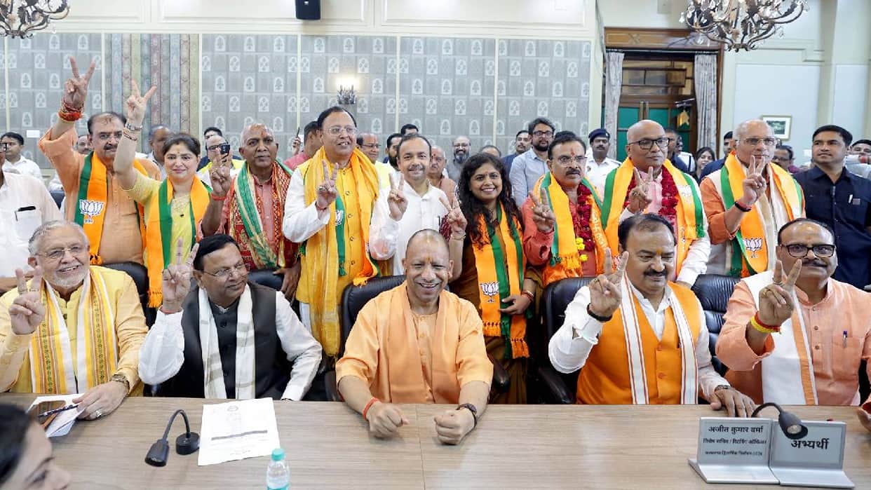 UP: All eight Rajya Sabha candidates arrived at the BJP state headquarters; they received a rousing welcome ac
