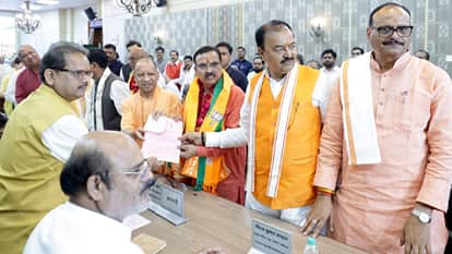 UP: All eight Rajya Sabha candidates arrived at the BJP state headquarters; they received a rousing welcome ac