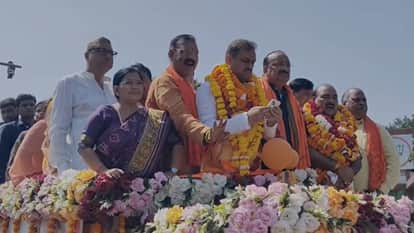 UP: All eight Rajya Sabha candidates arrived at the BJP state headquarters; they received a rousing welcome ac