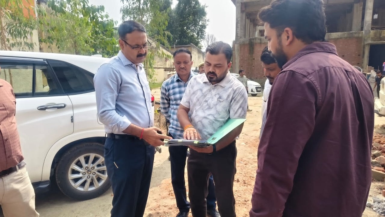 DM inspects nursing college construction in Pilibhit