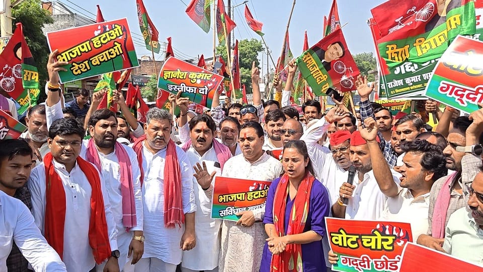 SP Holds Foot March in Agra, Demands Resignation of Chief Election Commissioner