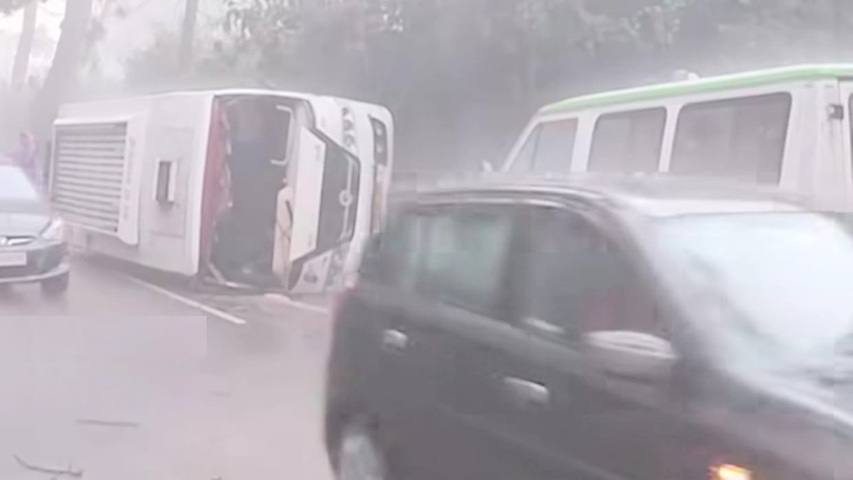 hp road accident: Private bus overturns on the road after losing control amidst heavy rain in Palampur