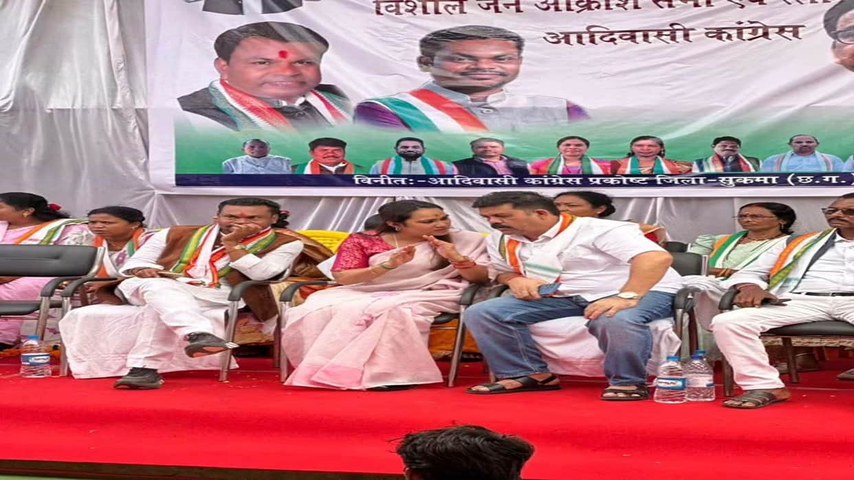 Congress submits memorandum to Governor opposing Polavaram project, villages in three districts affected