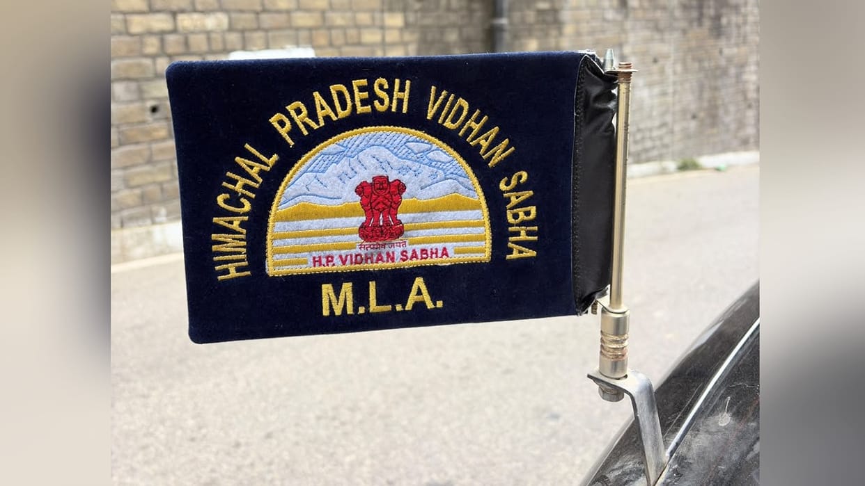 Himachal: Blue flags have started fluttering on MLAs' vehicles; vidhansabha Secretariat has implemented the sy