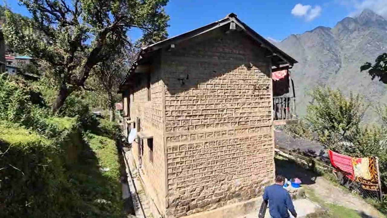 Joshimath land subsidence 21 unsafe government buildings to be demolished notices Issued to occupant chamoli