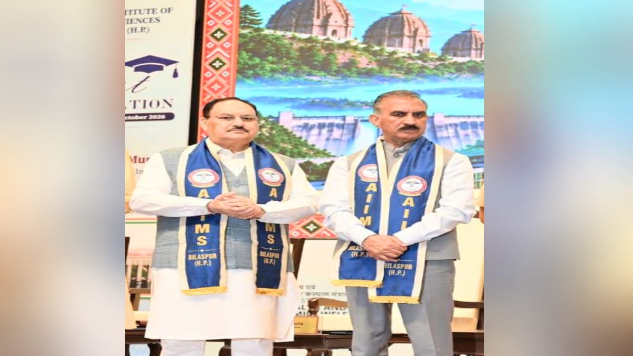 एम्स बिलासपुर के दीक्षांत समारोह में केंद्रीय स्वास्थ्य मंत्री जेपी नड्डा व सीएम सुखविंद्र सुक्खू।
