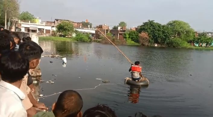 Hamirpur Youth jumps into Devaliya Dev pond search operation underway with the help of divers