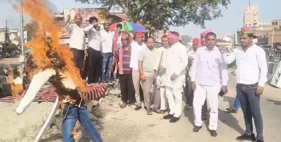 SP Workers Protest in Kishni After Akhilesh Yadav's Arrest in Delhi