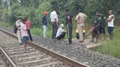 मौके पर मामले की जांच करती हुई पुलिस