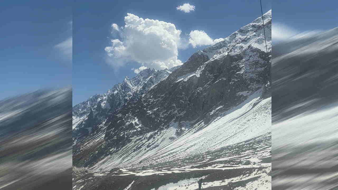 Snowfall in Uttarakhand mana pass deotal covered in Snow After Heavy Snowfall Route Remains Closed chamoli