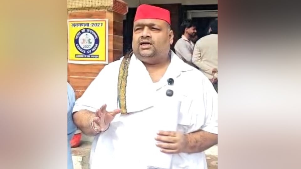 सहारनपुर: महापौर कार्यालय में पार्षदों के बीच मारपीट, रईस पप्पू ने टिंकू अरोड़ा का सिर फोड़ा; ये रही वजह