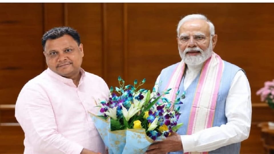 Agra: History-Sheeter’s Photos with PM Modi and Amit Shah Go Viral, Cyber Cell Probes