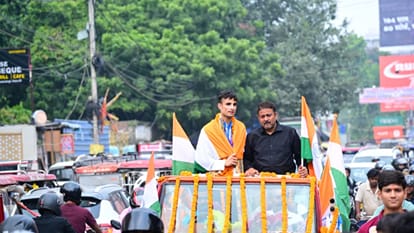 पटना एयरपोर्ट पर बॉबी कुमार का जोरदार स्वागत