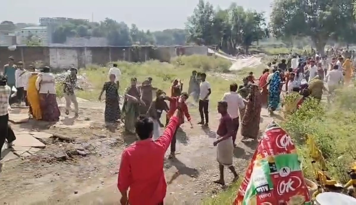 इंदौर: इंदौर में हंगामे और पथराव के बीच ढाई सौ से ज्यादा बाधक निर्माण हटाए