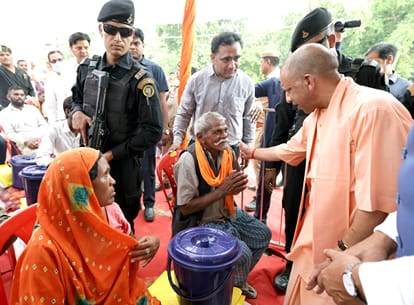 Lucknow floods: CM conducts aerial survey, announces construction of Faizullaganj to Naimish embankment