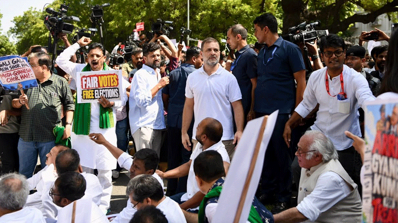 राहुल गांधी दिखे अलग अंदाज में