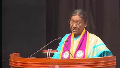 राष्ट्रपति द्रौपदी मुर्मू संबोधित करते हुए।