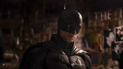 director Matt Reeves steps away from batman part 2 shooting closed for uncertain time