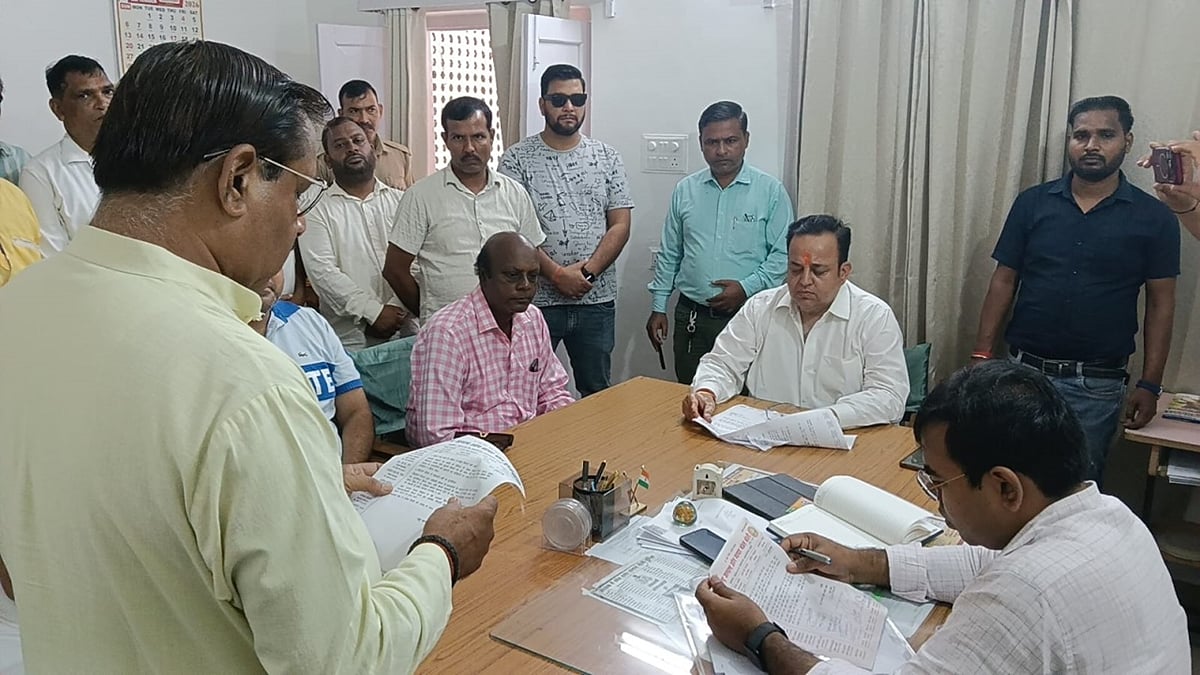 बरेली: व्यापारियों ने एसडीएम को सौंपा ज्ञापन, यूपीआई पर शुल्क के फैसले पर पुनर्विचार की मांग