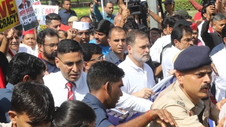 Opposition MPs hold protest march over the issue of 'vote theft'; Sansad Marg blocked from all sides