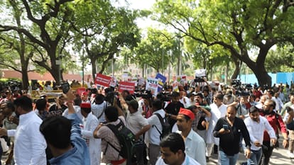 Opposition MPs hold protest march over the issue of 'vote theft'; Sansad Marg blocked from all sides