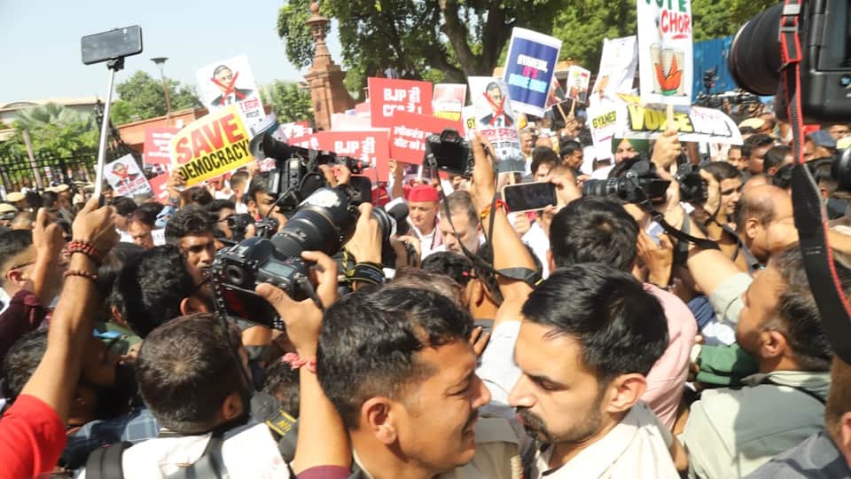 Opposition MPs hold protest march over the issue of 'vote theft'; Sansad Marg blocked from all sides