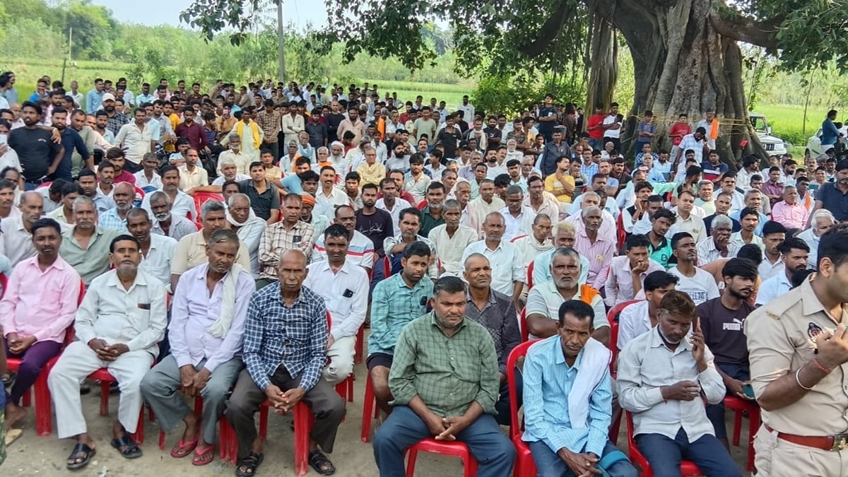 बरेली: शिव मंदिर की 100 बीघा जमीन दूसरे समुदाय के लोगों को बेचने का आरोप, ग्रामीणों में आक्रोश