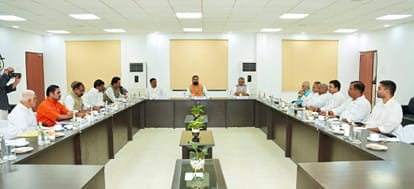 सीएम सम्राट चौधरी ने एनडीए के नेताओं से बातचीत की।