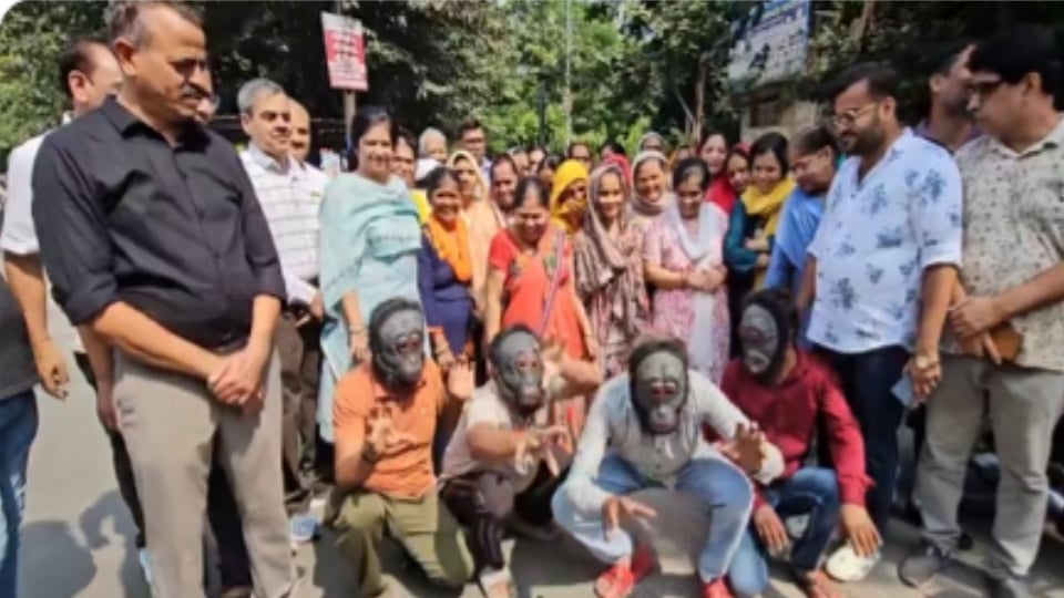 Meerut: Residents Wear Monkey Masks to Protest Against Monkey Menace, Meet DM for Action