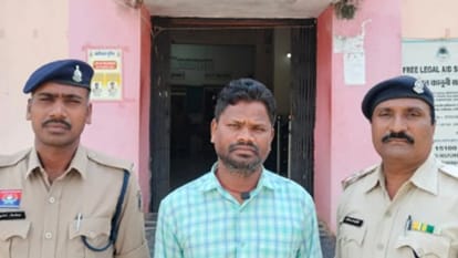 पुलिस हिरासत में आरोपी