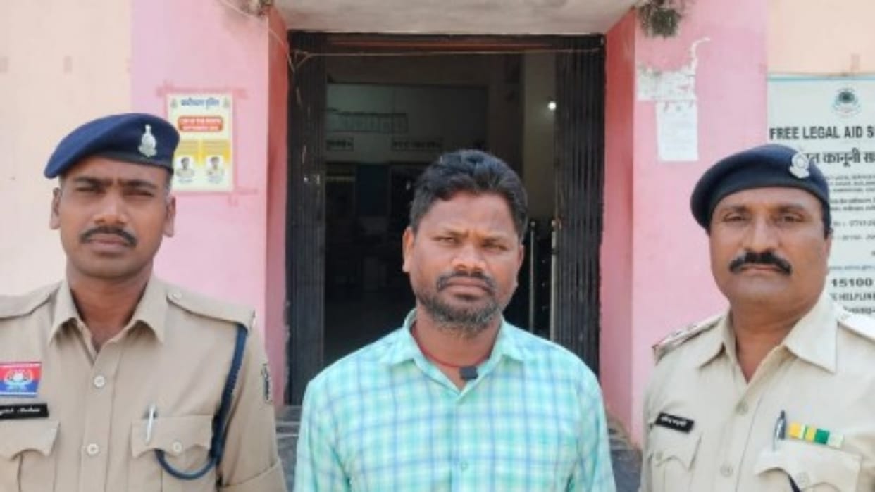 Kabirdham: Doctor Abused and Manhandled at Kukdur CHC, Threatened with Death; Accused Arrested