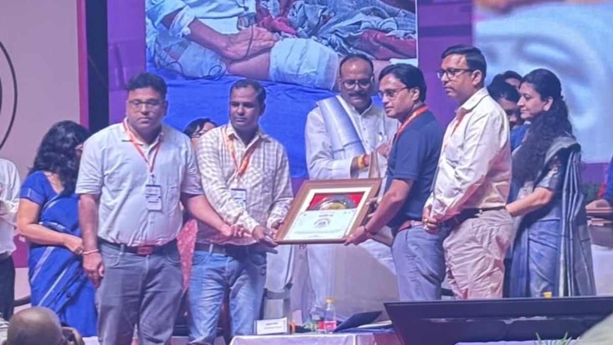 यूपी: आयुष्मान कार्ड बनाने में बरेली प्रदेश में अव्वल, उपमुख्यमंत्री ने स्वास्थ्य टीम को किया सम्मानित