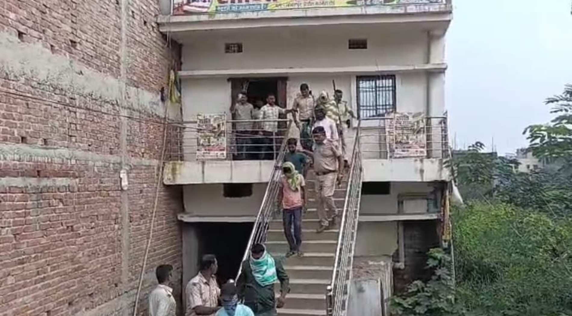 गेस्ट हाउस में पुलिस की रेड से मचा हड़कंप