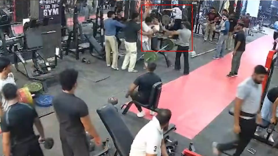 High-Voltage Drama at Baghpat Gym: Youth Slapped Repeatedly After Argument on Treadmill, Video Goes Viral