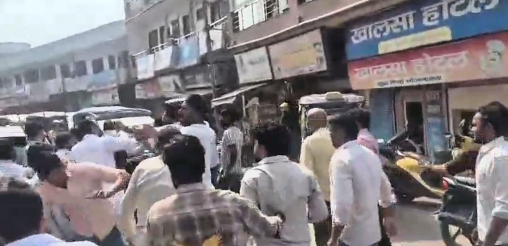 हरिद्वार: 'वोट बचाओ, देश बचाओ' यात्रा में भिड़े कांग्रेसी नेता, सड़क पर चले लात-घूंसे, वीडियो वायरल
