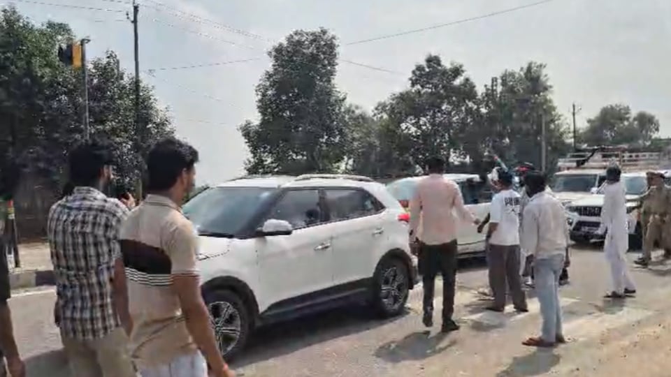शामली: राणा सांगा पर बयान को लेकर रामजीलाल सुमन का विरोध,  राजपूत समाज ने दिखाए काले झंडे