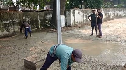 प्लेटफॉर्म चौड़े करने का निर्माण कार्य शुरू
